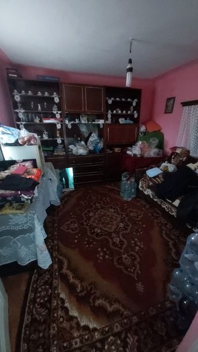 Vând casă cu teren