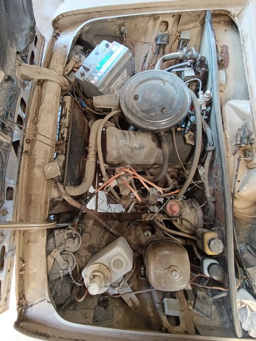 Oladiganla bosa kelib korib ustida azgina otiladigan joyi bor)