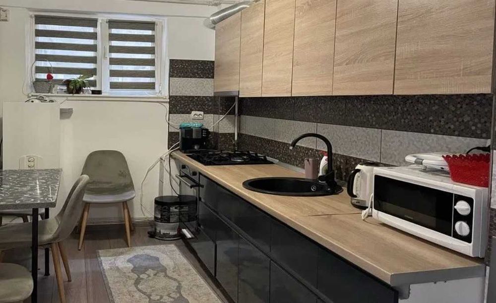 Дава се под наем Тристаен апартамент в Пловдив, Младежки Хълм - 90 кв.м за 326.4 € - Снимка #4