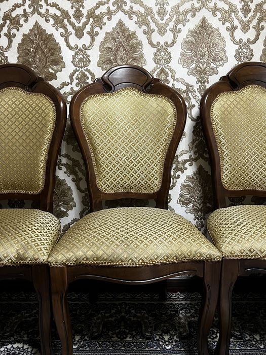 Продаётся стол со стульями!