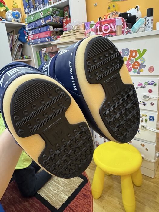 Moon boot marime 25/28