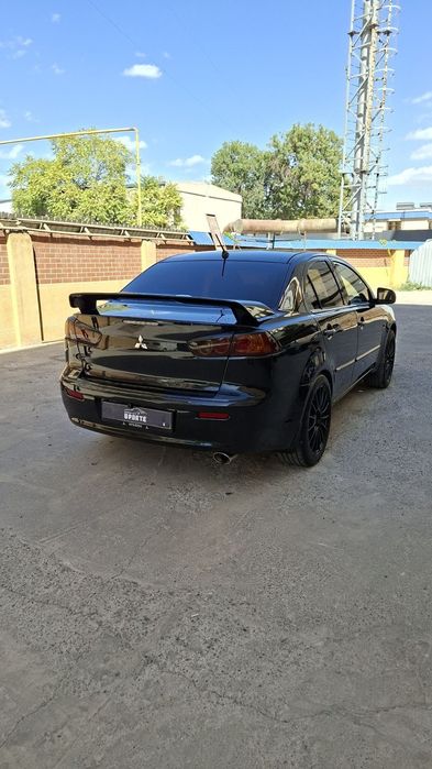 Срочно продаю мицубиси лансер