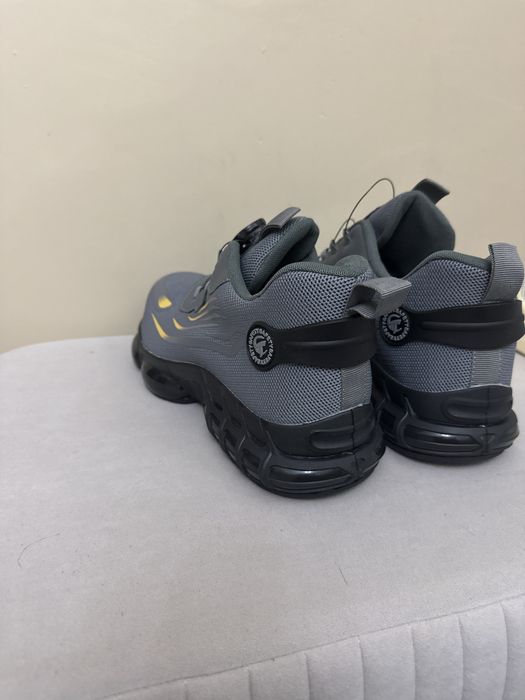 Спец обувь(кроссовки)