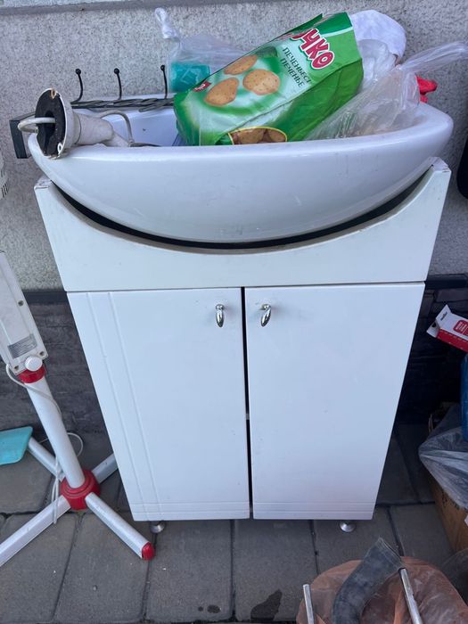 Продам двери окно кафель унитазы