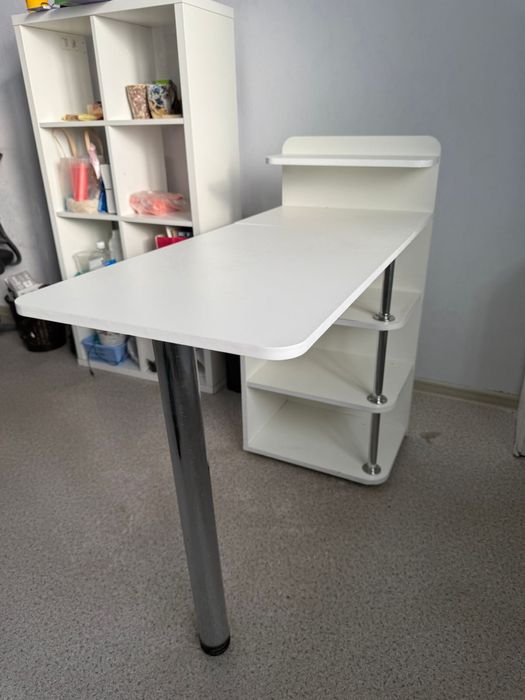 Маникюрный столик