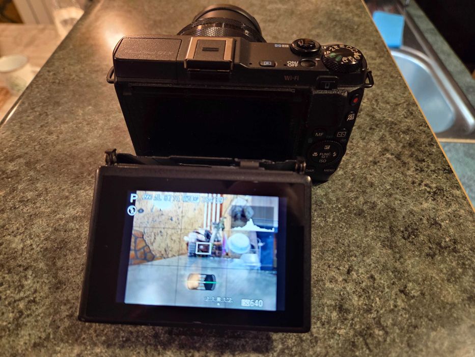 Продавам фотоапарат Canon PowerShot G1 X Mark II