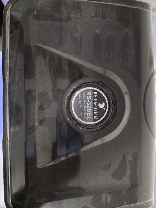 Аквариум с помпа и декорация.