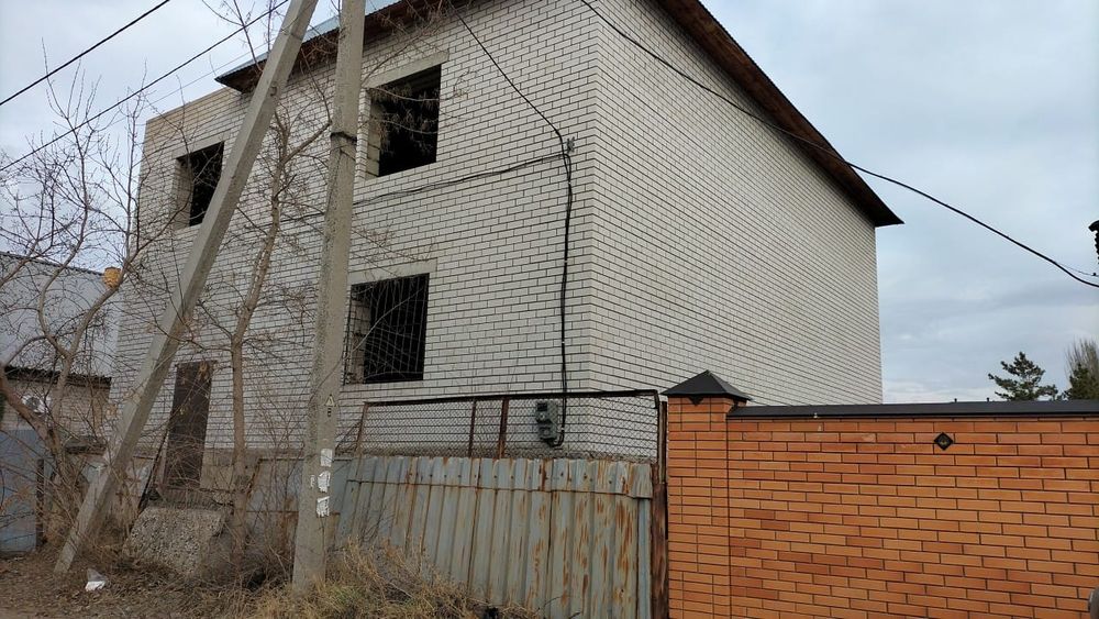 Продам двухэтажный дом