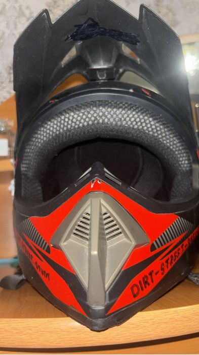 Шлем с перчаткой