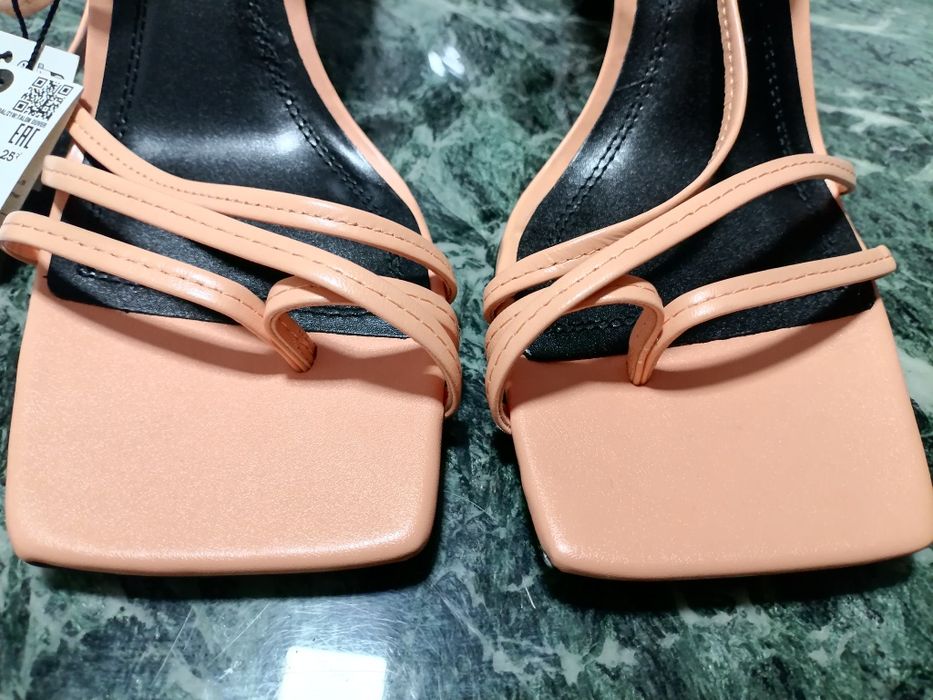 Vand sandale ZARA din piele naturala, marimea 39