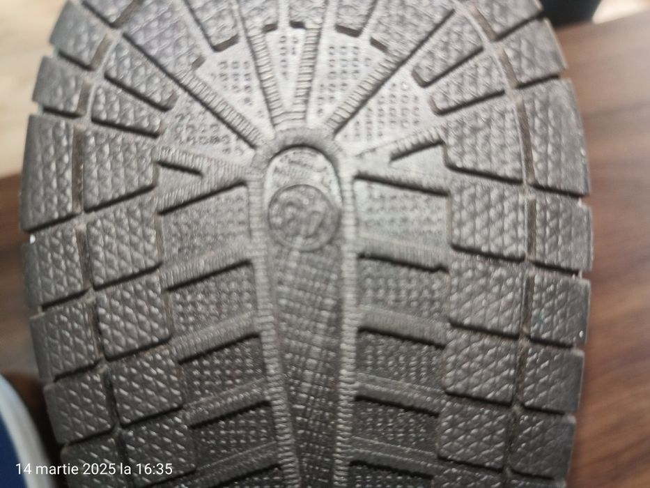 Vând adidași Nike Jordan mărime 43