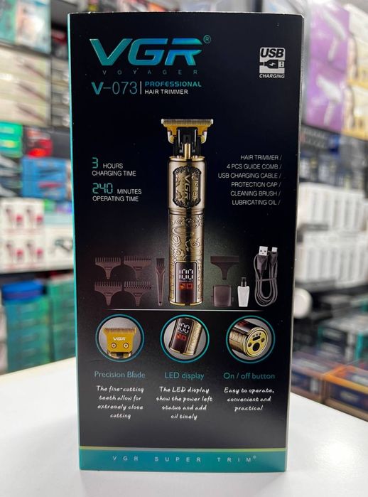 Ayol qornida yotadi, orqadan bir erkak kiradi.