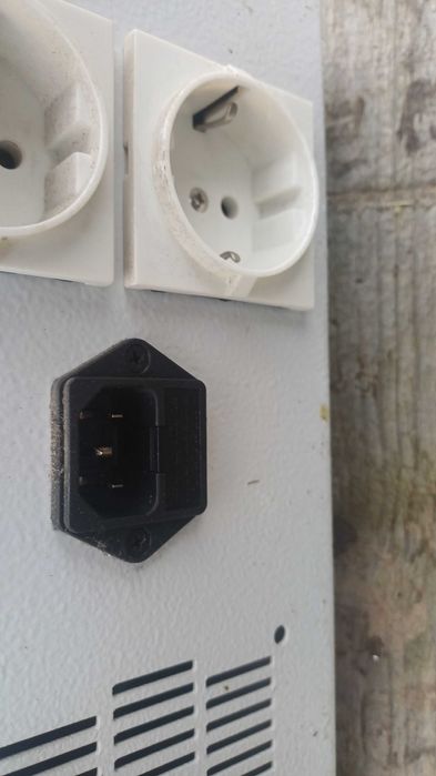 Ups   inform pentru rack