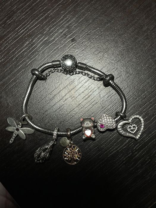 Vând hainute in stare buna