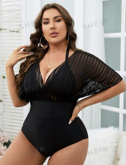 Черен бански костюм