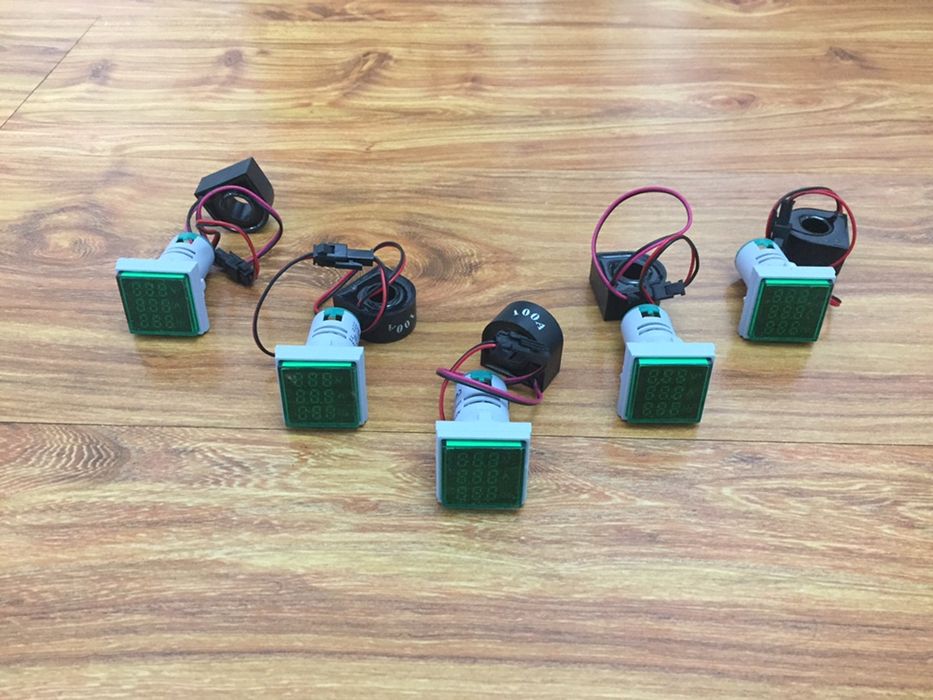 Напряжение показывает