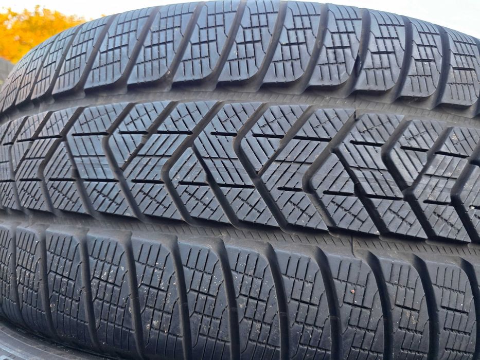 2бр Зимни гуми 275 55 19 - Pirelli - DOT 2024