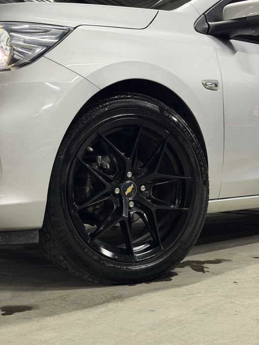 215 / 55 / R17 Diska