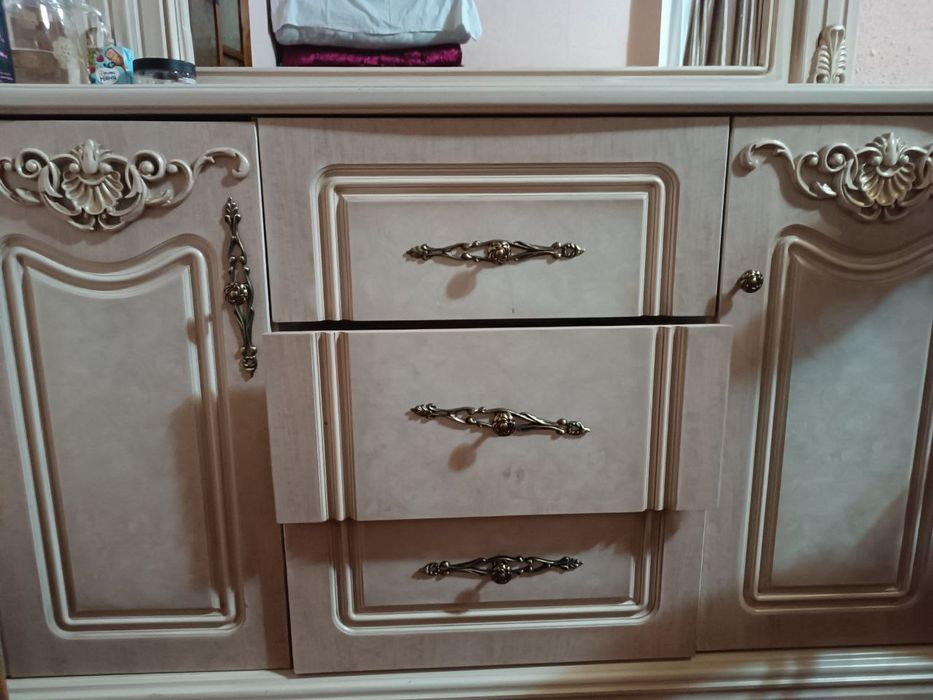 Mebel sotiladi komplekt