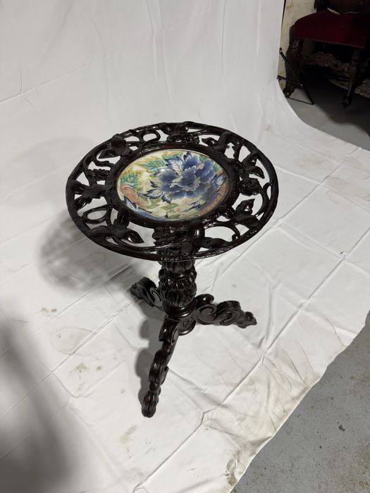 Suport decorativ din lemn sculptat manual in stil victorian