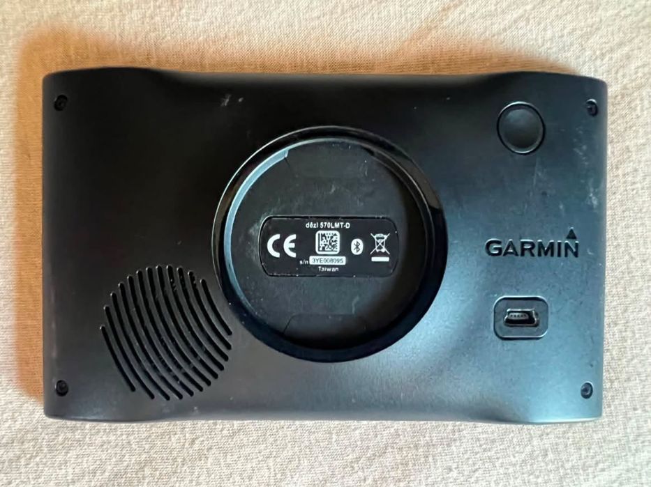 Навигация Garmin dezl570