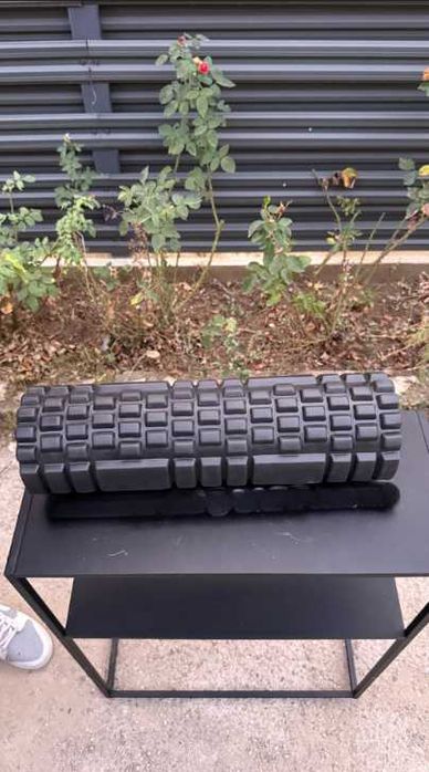 Rola masaj din spuma (Foam Roller) fitness, recuperare si yoga, neagra