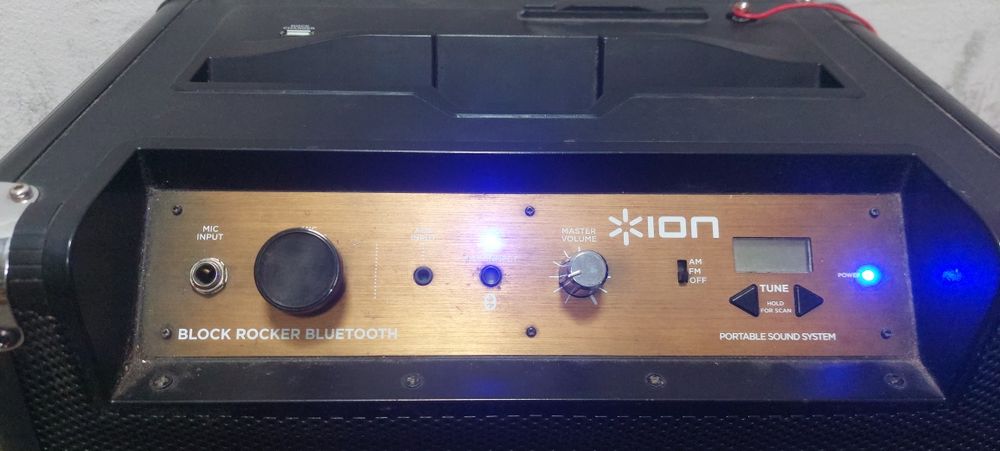 Продавам тонколона с блутут от Швейцария