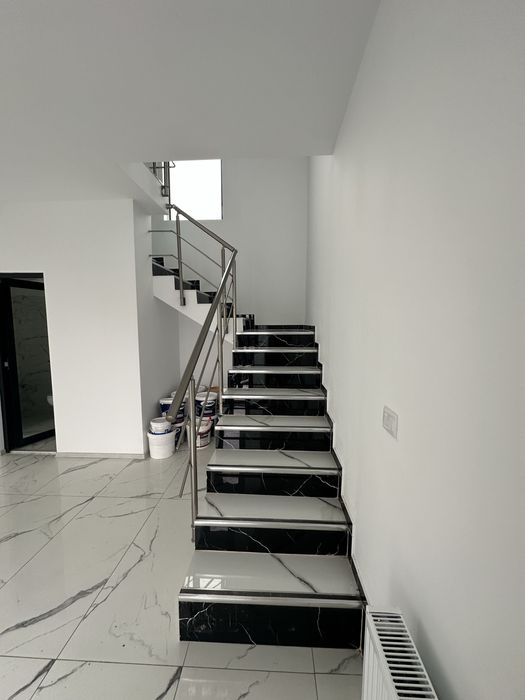 Vand casa cu etaj  Vanatori