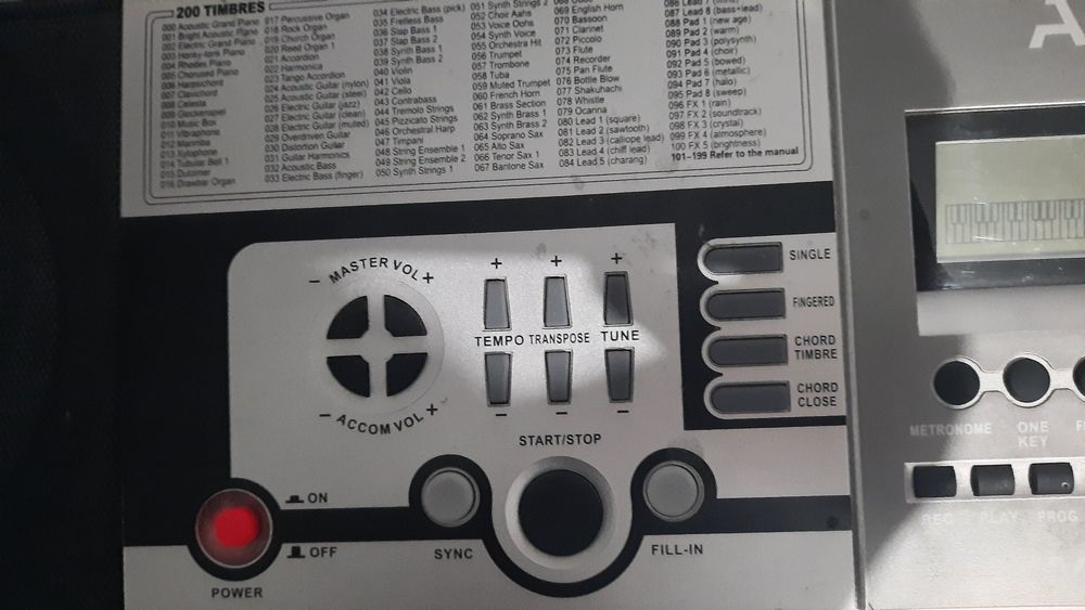 Синтезатор продам или обмен на Айфон 11