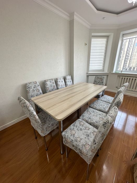 Продам кухонный стол со стульями