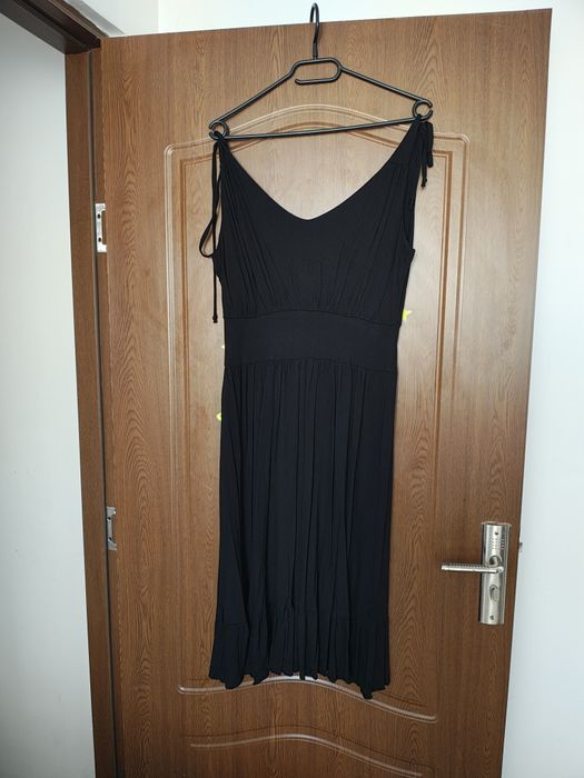 Rochie neagră de vară