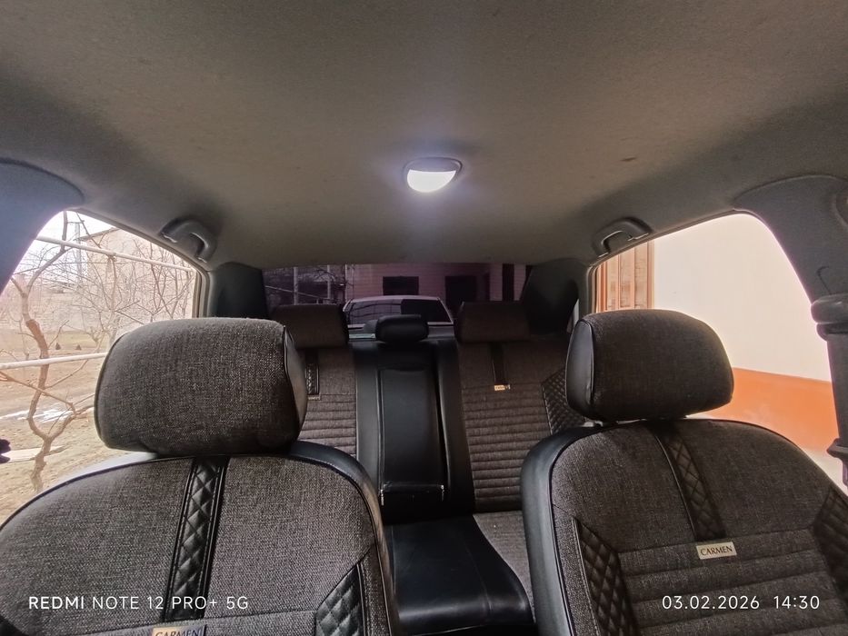 Rasmdagi mashina sotiladi