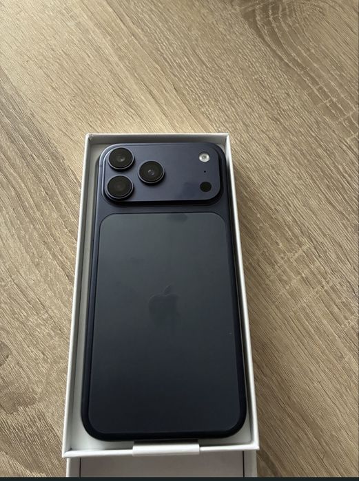 IPhone 17 pro max 100% battery
