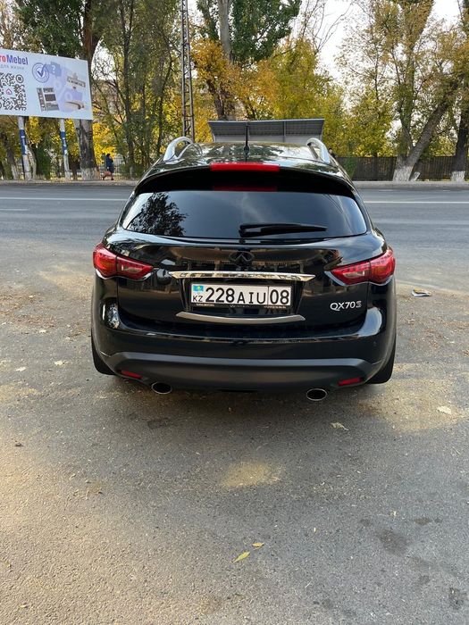 Инфинити QX 70.             .