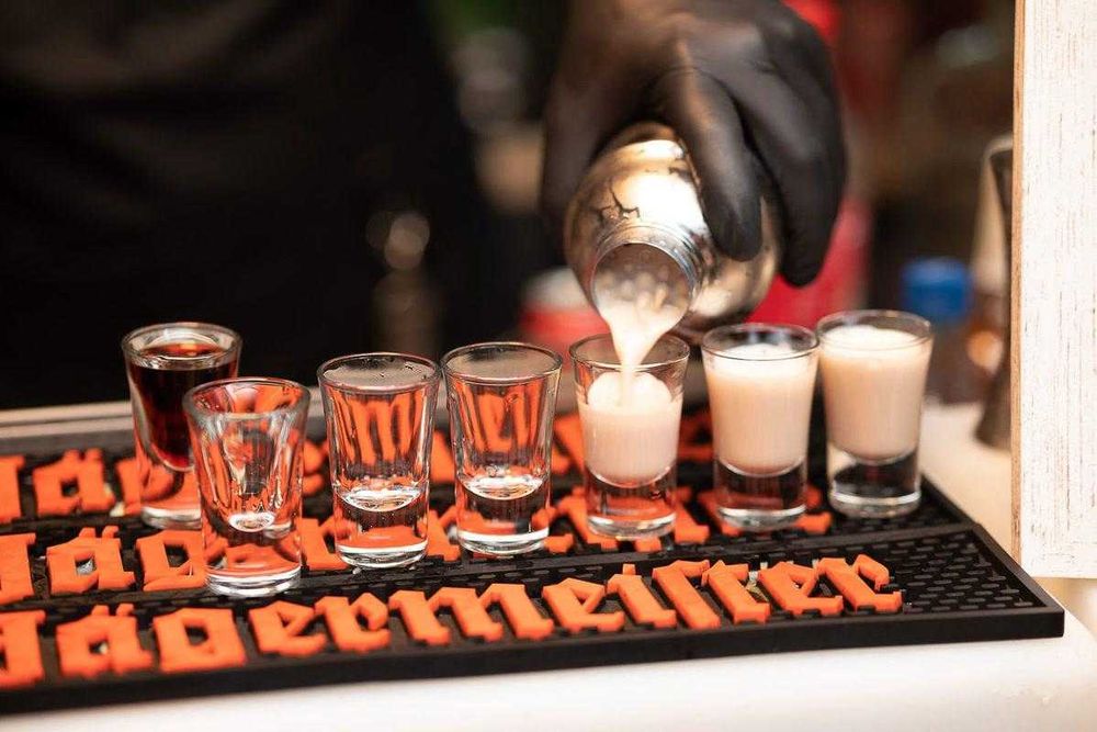 Cocktail Bar/Bar Mobil/Barmani pentru orice tip de eveniment!