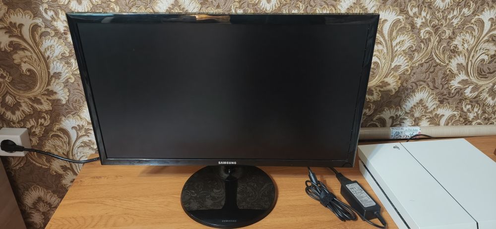 Монитор 22" Samsung S22F350FHI (Full HD) с блоком питания