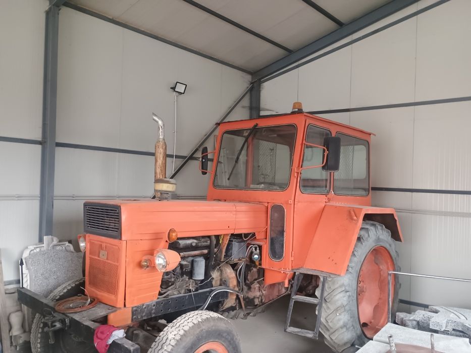 Vând tractor U650