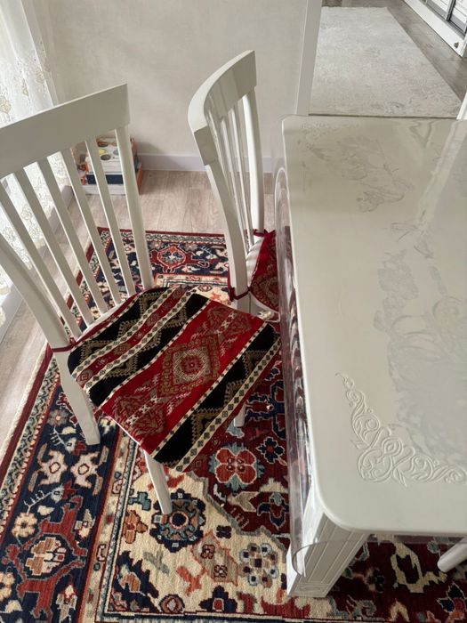 Кухонный стол с 4 стульями