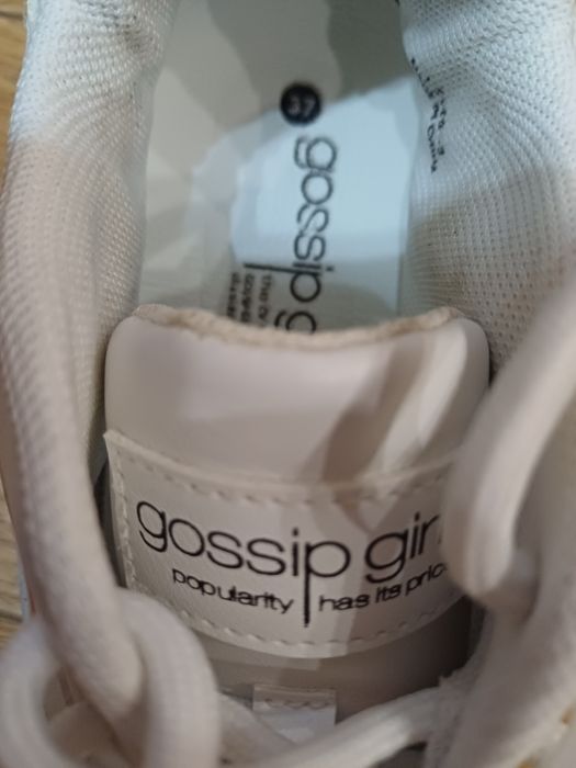 Дамски сникърси.