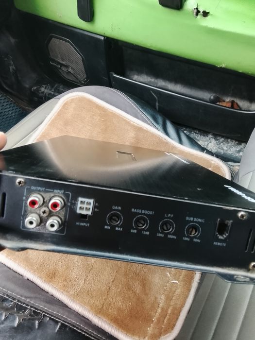 Усилитель в автомобиль