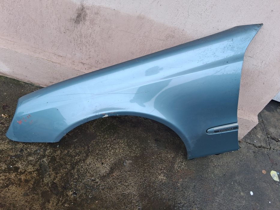 Aripa stanga fata Mercedes E Class  W211 2005