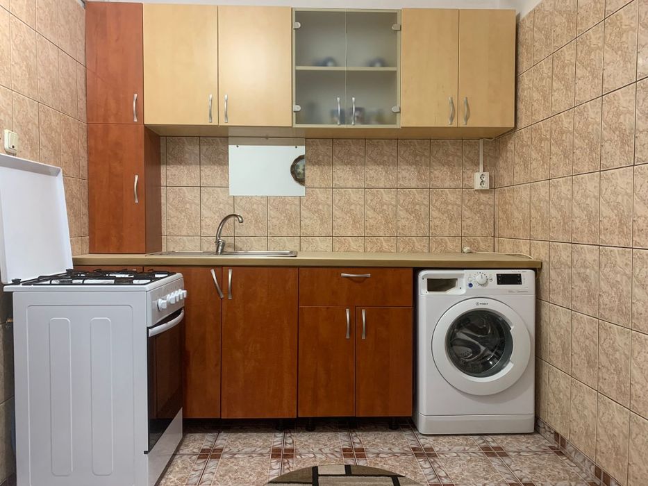 Închiriez camera de cămin putnei