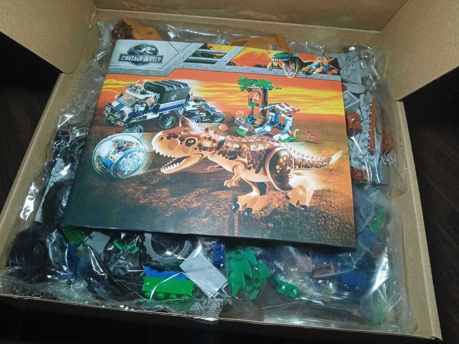 NOU TIP le Go Set Dinozaur Jurassic Evadare Carnotaurus 75929