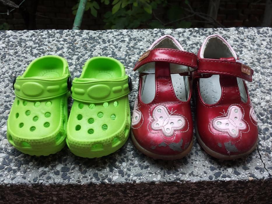 Сандалки, чехлички и пантофки за бебешки крачета