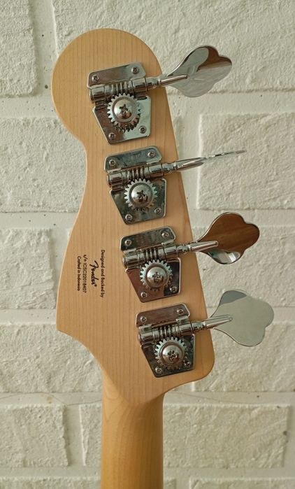 Продам бас гитару