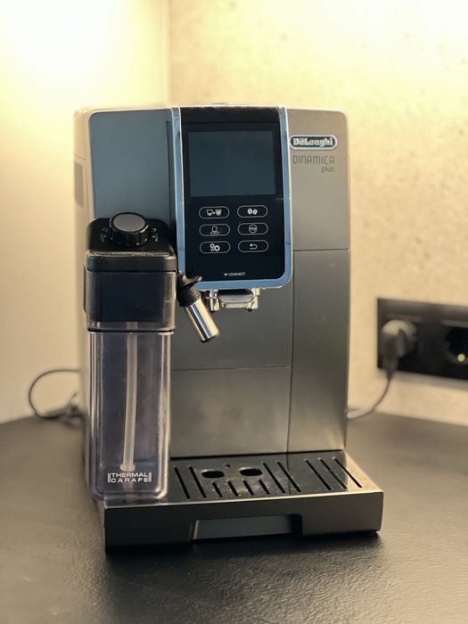 Delonghi кафе машина с кутия