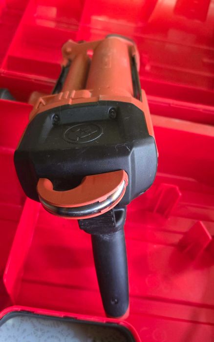 Hilti HDM 500 ръчен дозиращ уред + анкерна смола 500 мл