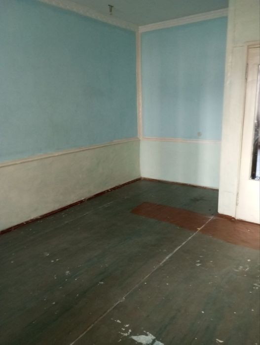 Срочно продается 2 комнатная квартира. Этаж 2.  Район 5/1.