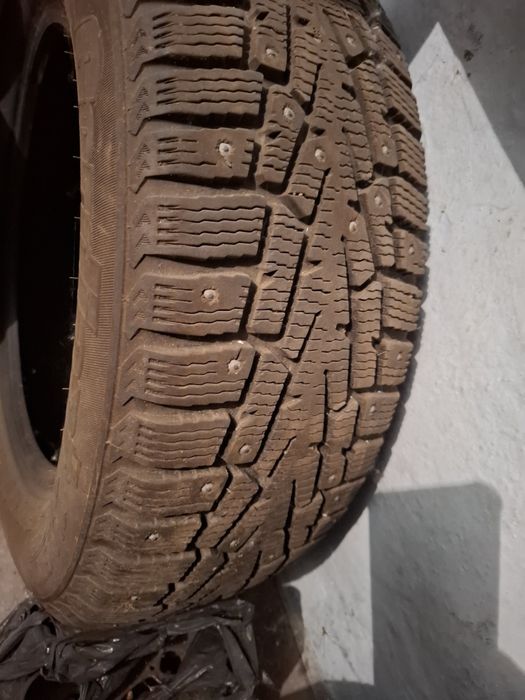 Продам зимние шины с шипами ( кордиант) !