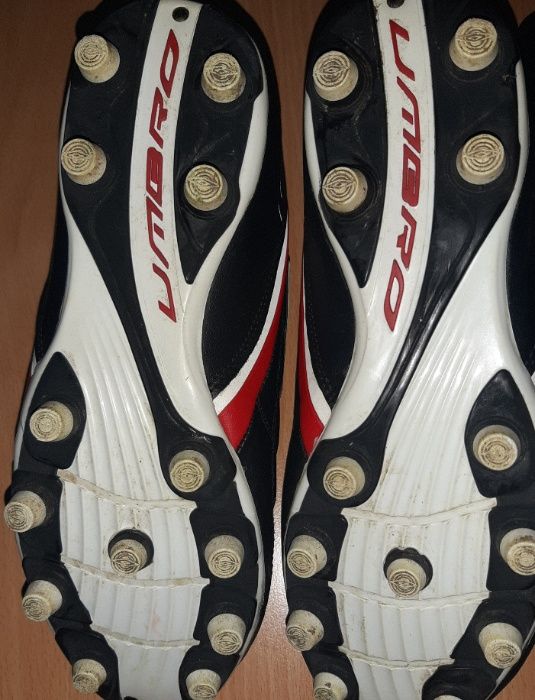 Оригинални бутонки Умбро.